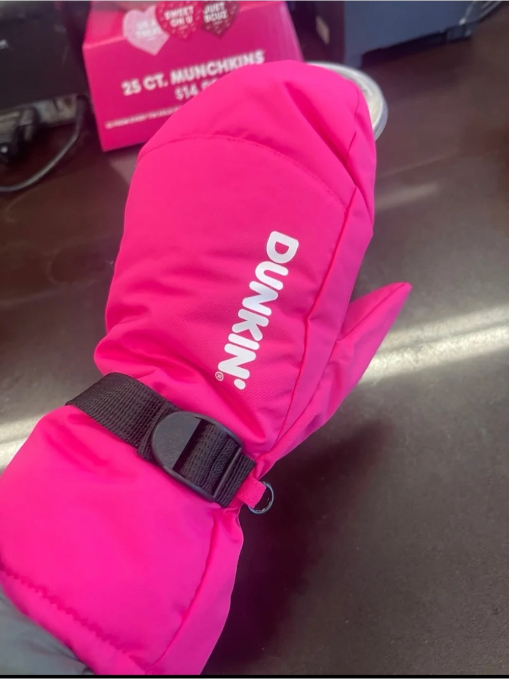 Dunkin’ Donuts collectible mitten hot pink #2820